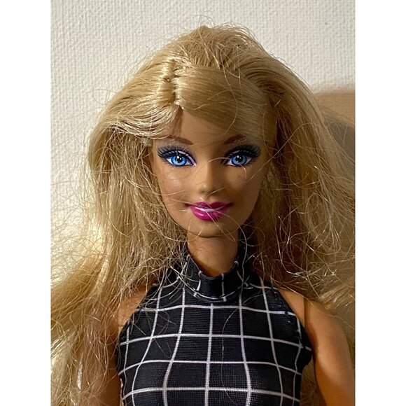 Mattel Barbie Fashionistas Swappin' Styles Sweetie Doll T7415 2010 - Picture 2 of 11